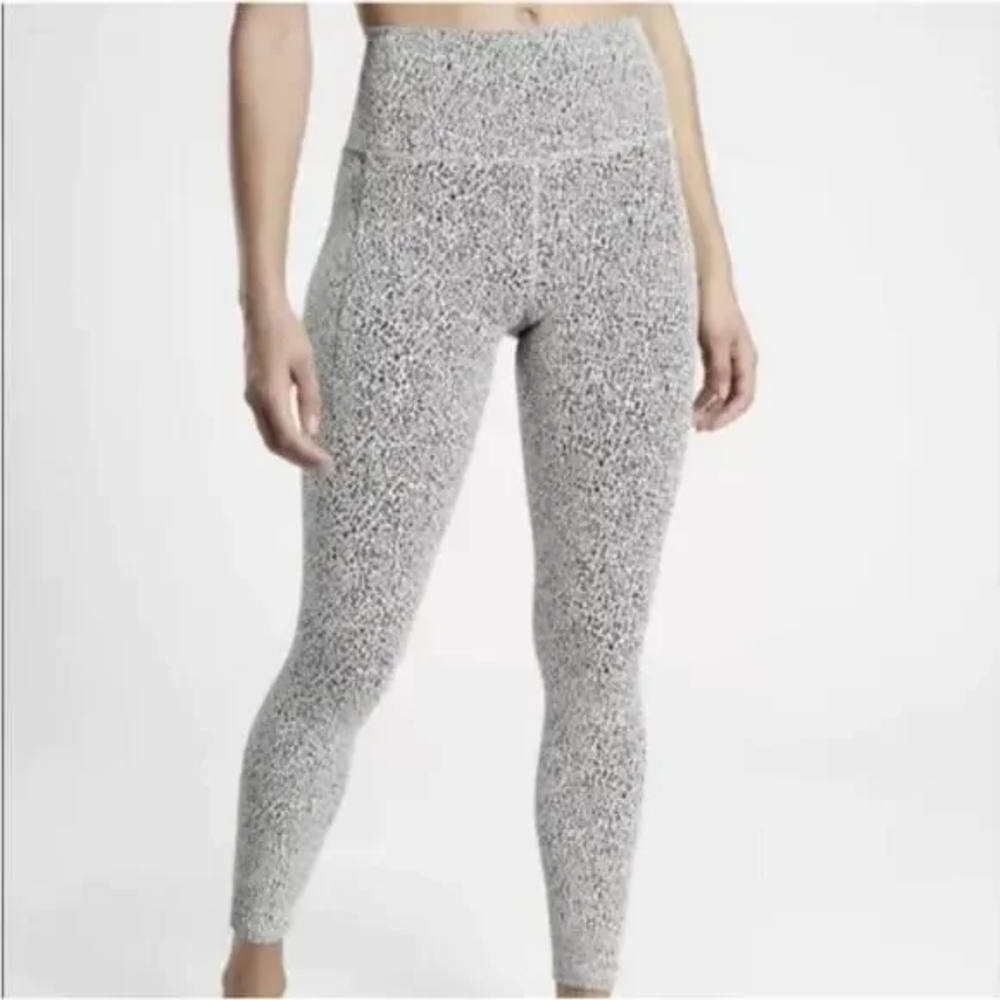 Athleta Salutation Stash II Pocket 7/8 Tight Cheetah Oxford Black Seasalt Med